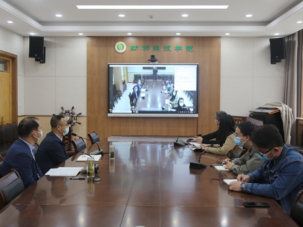 2a61f186ba064c6f94b61f9e18efca0c.jpg 座谈会现场.JPG