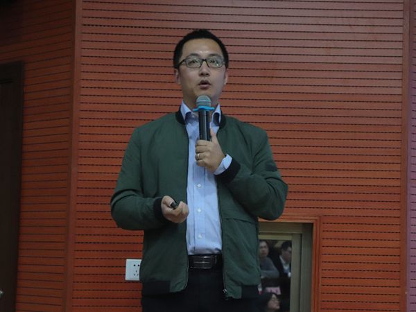 就业大学堂我院举办就业大学堂之产业发展和个人选择