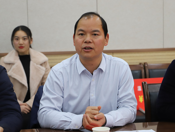 动科学院党委书记曹军会主持会议并讲话_副本.jpg
