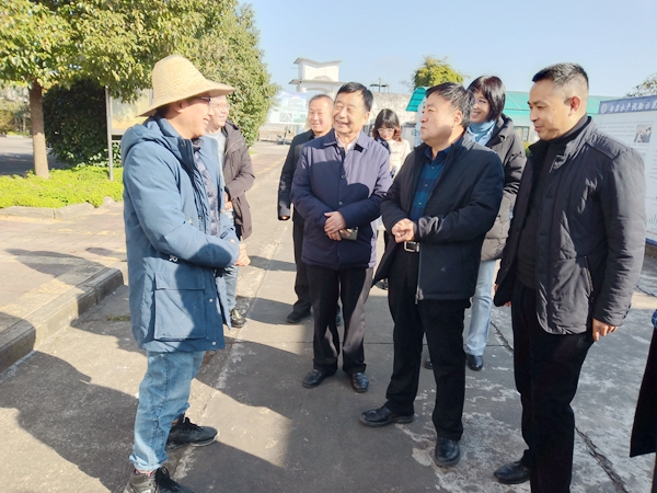 c8365b5671ca4ca6a830380b5989b442.jpg 王处长一行视察安康水产试验示范站_副本.jpg