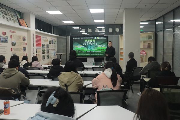 图二：孙章彤学长“呼风唤雨 - 农业有了‘芯’大脑”项目.jpg