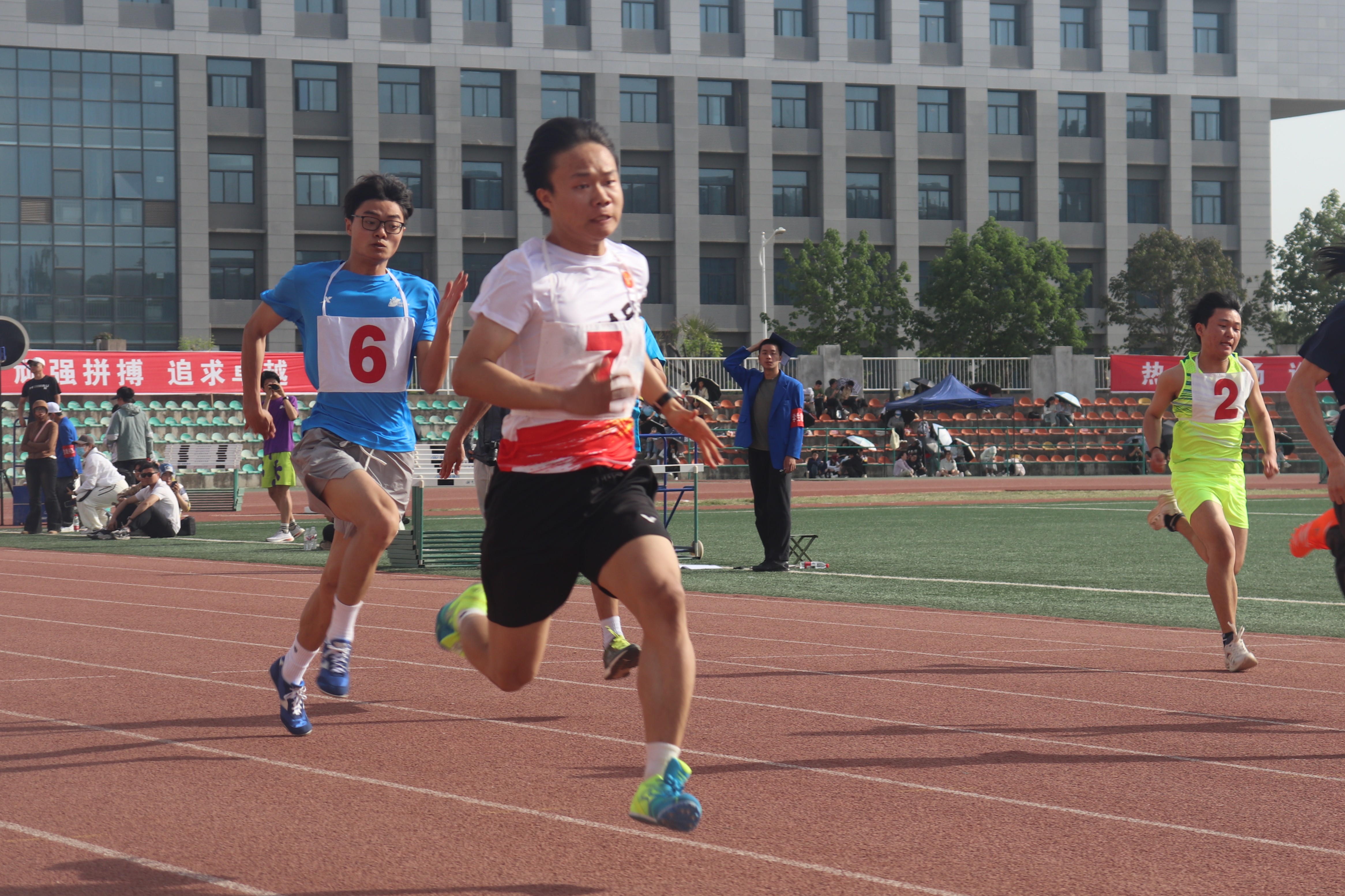 男子100米2.JPG